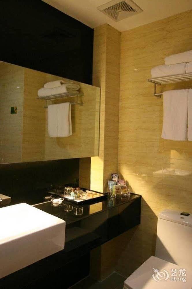 Bella Ingenious Hotel Дунъин Экстерьер фото